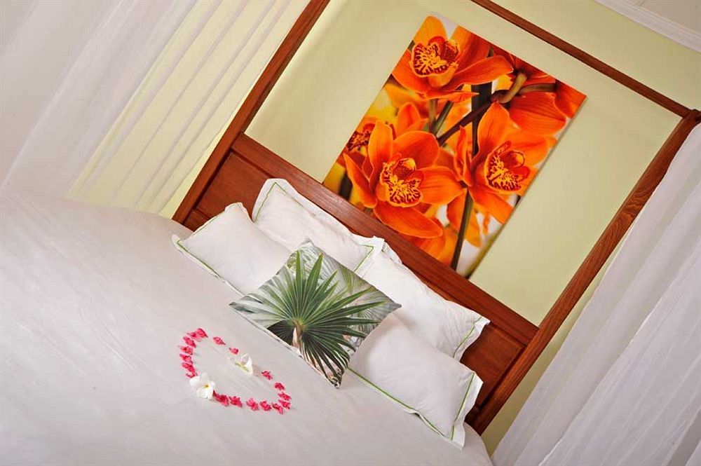 Flowers Of Paradise Pereybere Beach Exterior photo
