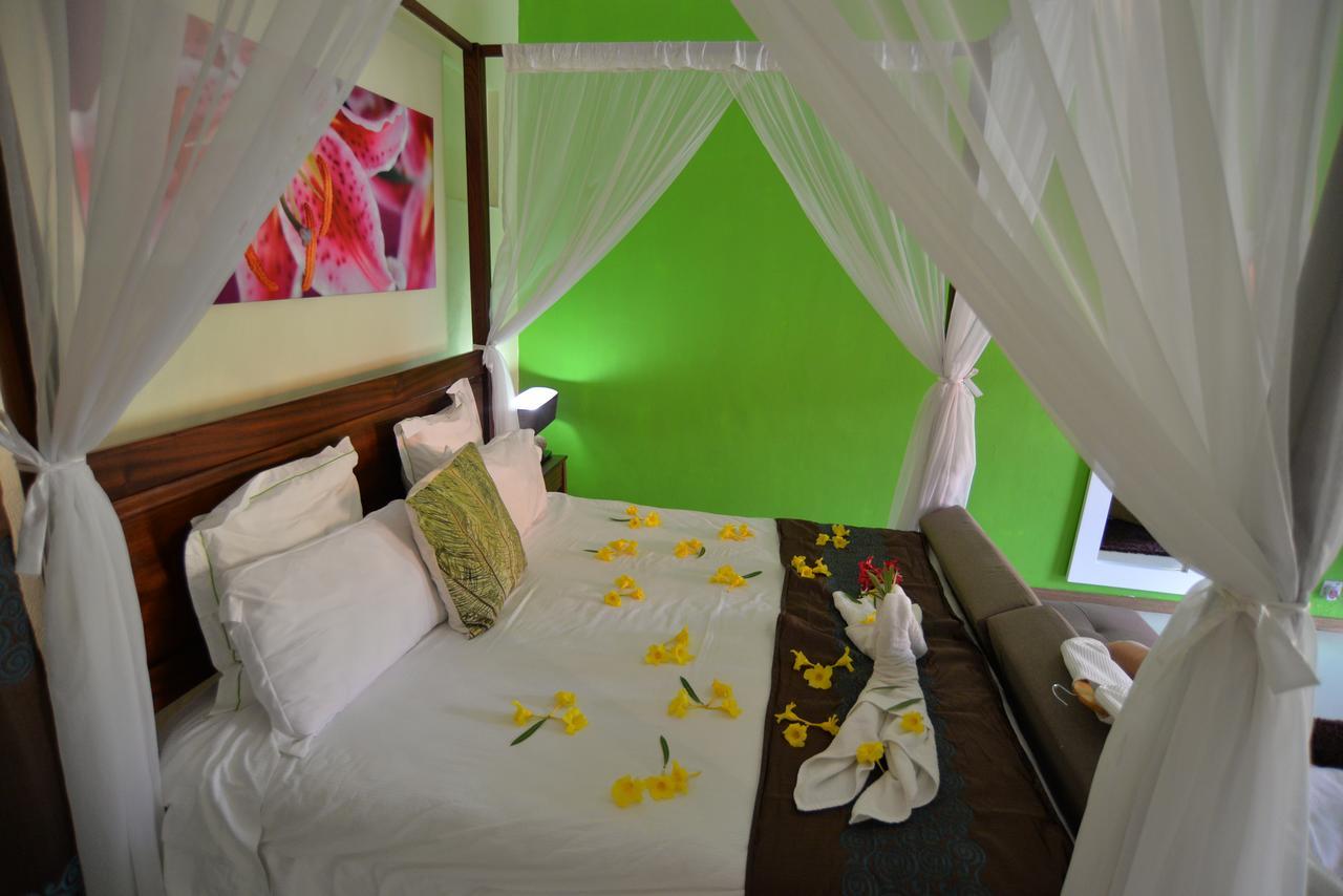 Flowers Of Paradise Pereybere Beach Exterior photo