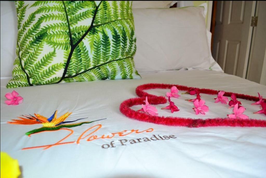 Flowers Of Paradise Pereybere Beach Exterior photo